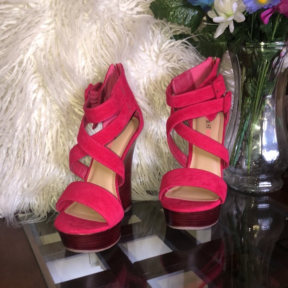 Women’s Fuchsia Wedge Strap Sandals - Picture 11 of 12